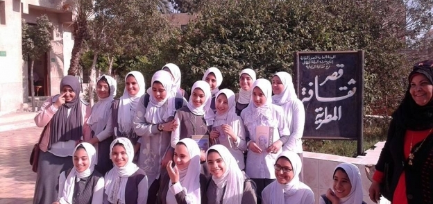 طلاب مدرسة الشهيد صلاح الجميعي بقصر ثقافة المطرية بالدقهلية