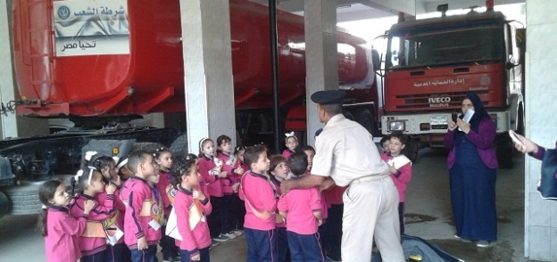 30 طفلا من مدرسة خاصة يزورون "الحماية المدنية" في الفيوم