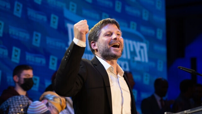 رئيس حزب «الصهيونية الدينية» بتسلئيل سموتريتش في مقر الحزب بموديعين