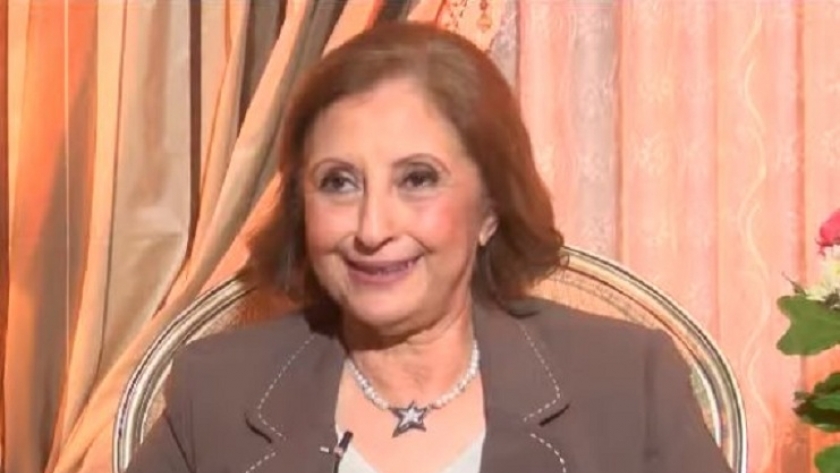الدكتورة مني الحديدي أستاذة الإعلام بجامعة القاهرة