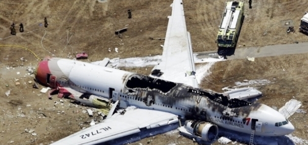 انشطار طائرة تابعة لشركة "إير إنديا إكسبرس" بعد هبوطها في الهند