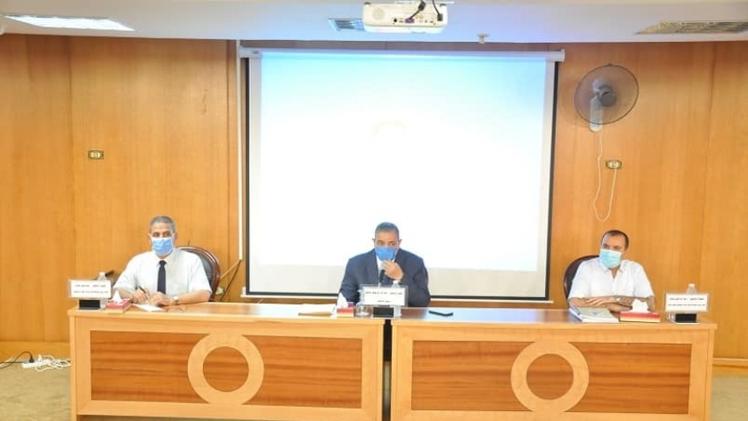 اجتماع مجلس عمداء جامعة كفر الشيخ