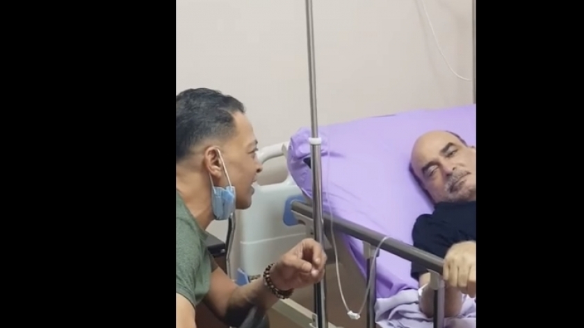 طارق الشيخ وأمل الطائر من داخل المستشفى