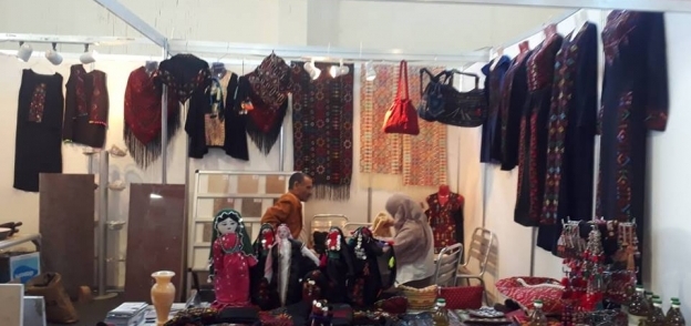 الملابس الشعبية تتصدر جناح جنوب سيناء في معرض "إجازة نصف العام"