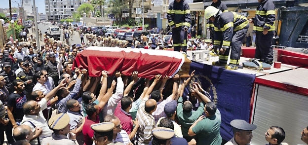 تشييع جثمان المقدم أحمد حسين فى جنازة عسكرية وشعبية بالمنصورة