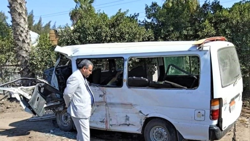 حادث تصادم ميكروباص بسيارة نقل ثقيل في الوادي الجديد