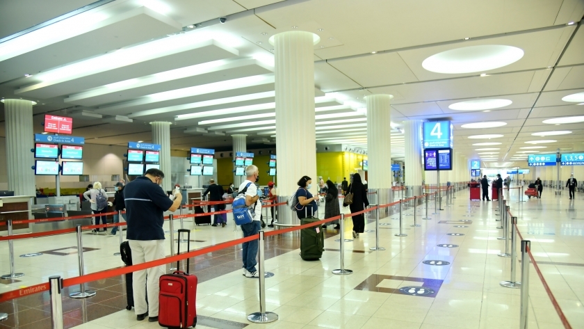 المطارات الإماراتية تستعد لاستقبال المطعمين من جميع الدول