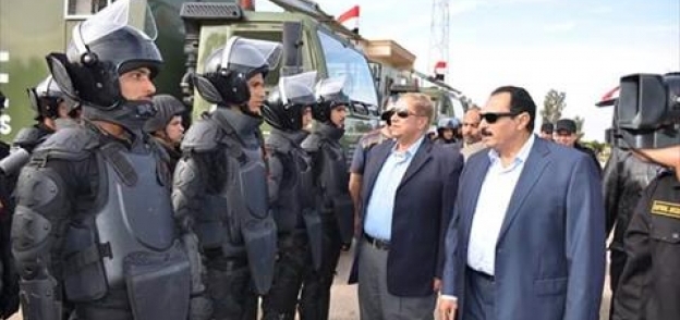 محافظ الإسماعيلية ومدير الأمن يتفقدان قوات تأمين الانتخابات