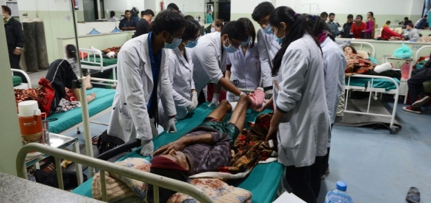 مقتل 17 شخصا وإصابة 50 آخرين جراء حادث تحطم حافلة في نيبال