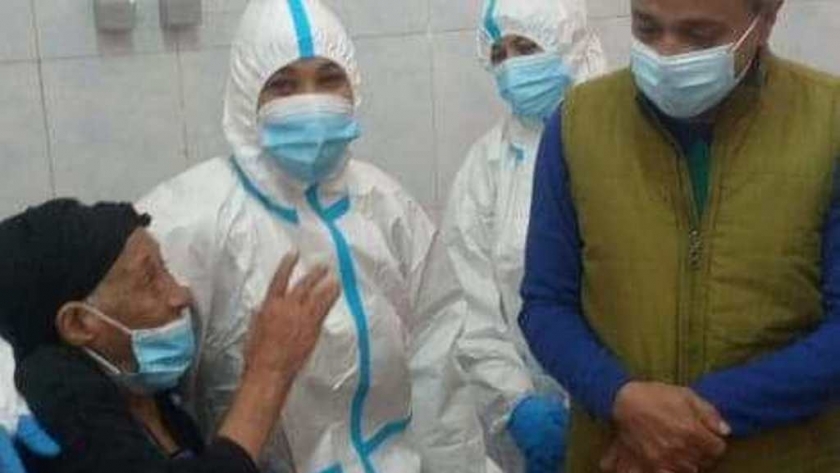 مستشفى نجع حمادي يستقبل معمرة مصابة بكورونا: عمرها 106 سنوات