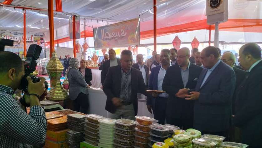 وزير التنمية المحلية في معرض «أهلا رمضان» ببني سويف