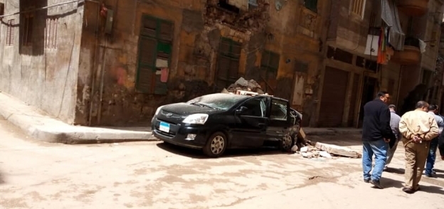 تحطم سيارة أثر سقوط بلكونة بمنطقة محرم بك "حى وسط" دون خسائر للأرواح