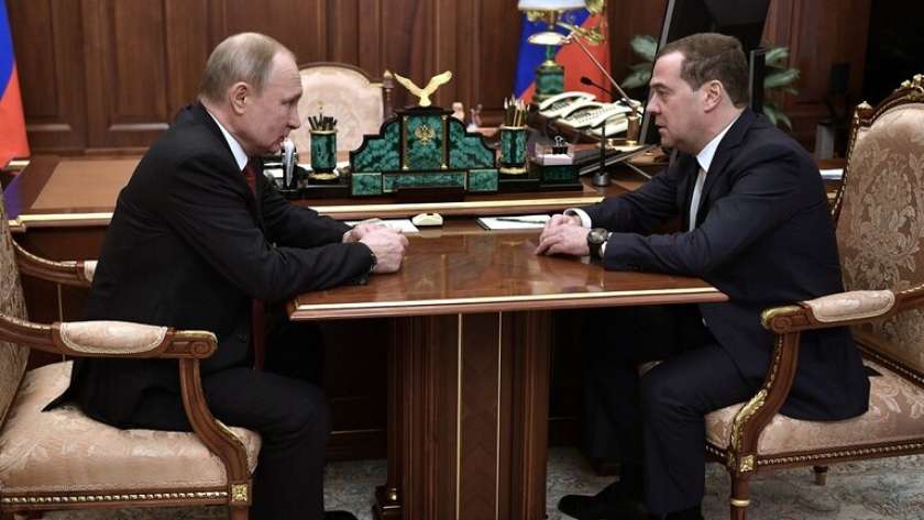بوتين ورئيس وزراء الحكومة الروسية المستقيل