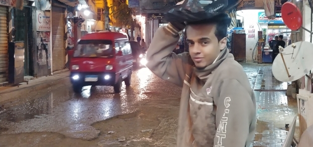 هطول أمطار غزيرة وهبوب رياح باردة بغرب الإسكندرية