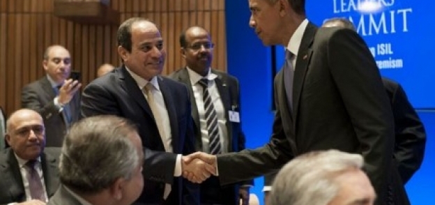 الرئيس الأميركي باراك أوباما يصافح الرئيس المصري عبدالفتاح السيسي
