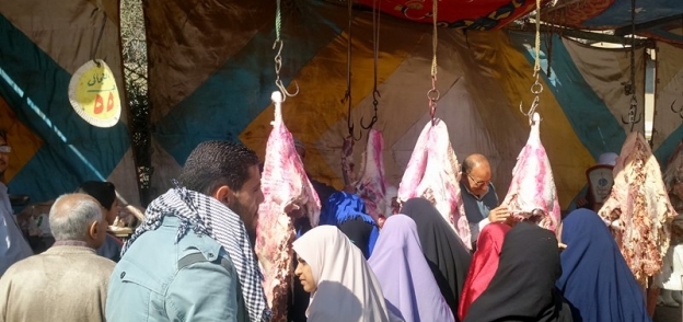 بالصور| حملة تموينية لمتابعة أسعار منافذ بيع اللحوم المدعمة بالفيوم