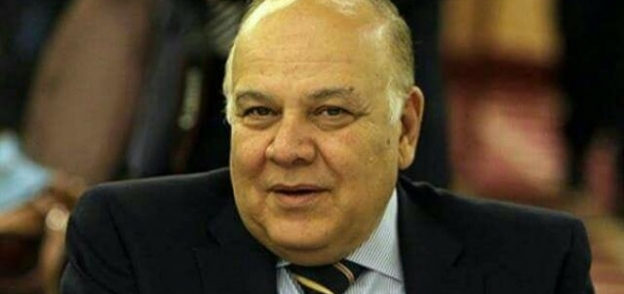 الدكتور عبد الوهاب عزت رئيس جامعة عين شمس