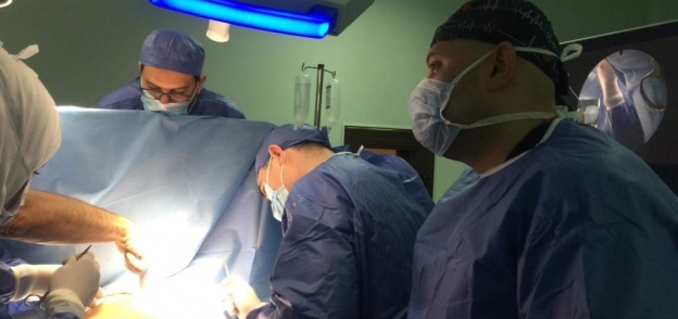نجاح جراحتين نادرتين للصدر باستخدام منظار الصدر الجراحي بمستشفي الأورمان الجامعي للقلب بجامعة أسيوط