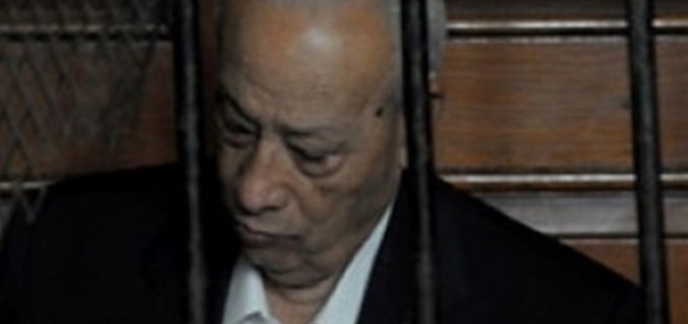 رئيس الوزراء الاسبق عاطف عبيد خلال احدى جلسات محاكمته - ارشيف