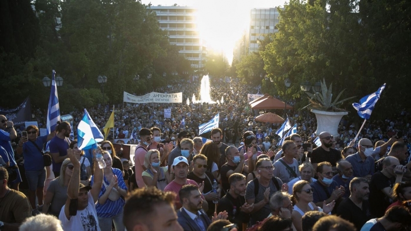 مسيرة مناهضة للتطعيم ضد «كورونا» فى اليونان