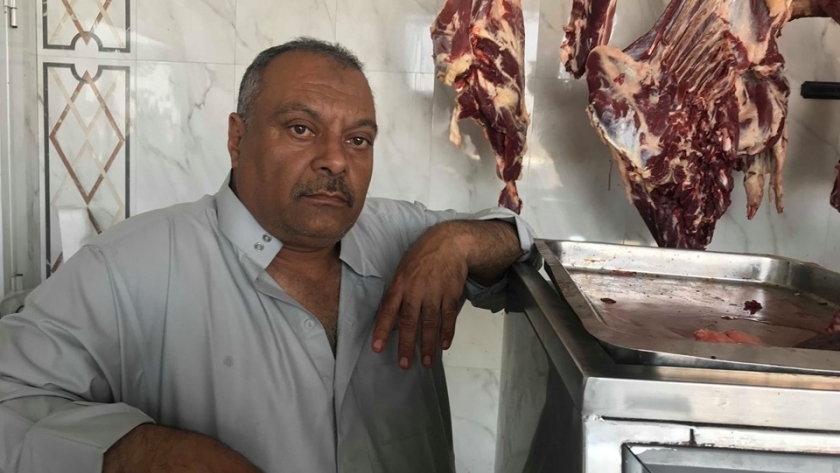 المعلم حجازى سعد داخل محل جزارته