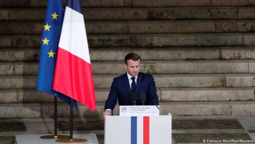 الرئيس الفرنسي إيمانويل ماكرون في خطاب تأبين المدرس الفرنسي