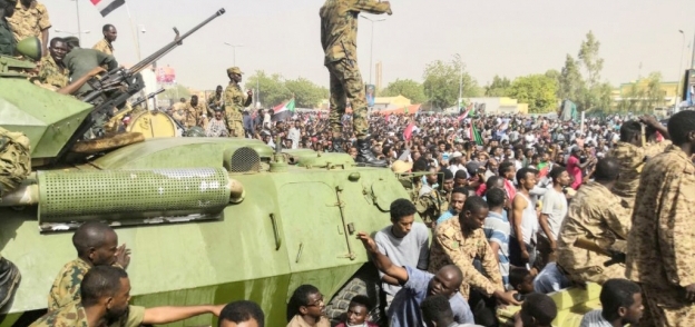 اعتصام أمام القيادة العامة في الخرطوم والاحتجاجات في السودان - ارشيفية