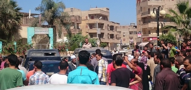 سائقو "التوكتوك" فى كفر الشيخ يحتجون على كثرة الحملات المرورية