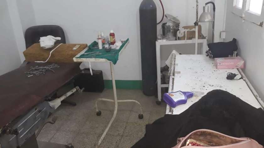 غلق 11 منشأة طبية وغذائية مخالفة في بني سويف