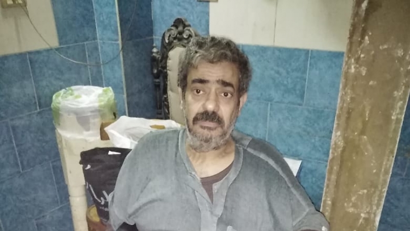 "محمد محروس" أصيب بجلطه بعد طرد أبنائه له من المنزل