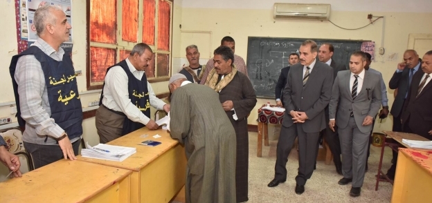 محافظ أسيوط يتفقد لجان الإستفتاء على التعديلات الدستورية بديروط