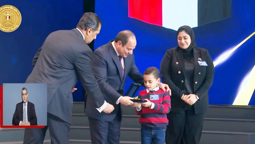 الرئيس السيسي خلال تكريم أسر الشهداء في احتفالية عيد الشرطة