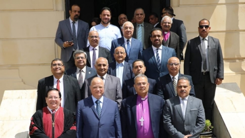 الطائفة الإنجيلية تهنئ محافظ القاهرة بالعيد