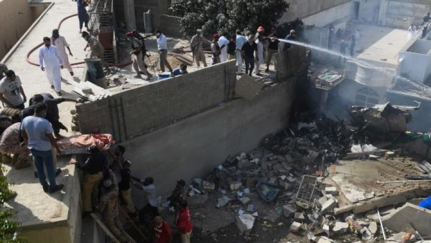 الخطوط الباكستانية: 41 شخصا على الأقل تأكد مقتلهم في حادث تحطم طائرة