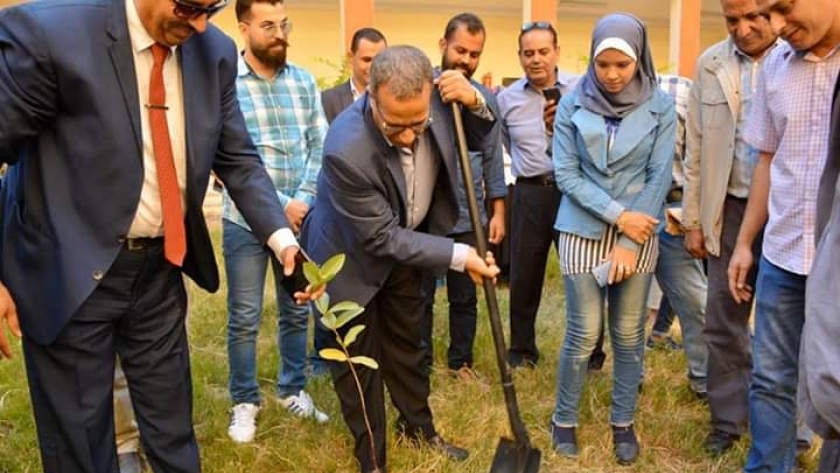 رئيس جامعة الأقصر يأذن ببدء تدشين مبادرة مليون شجرة