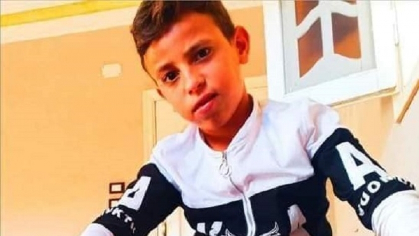 مروان حمودة أحد لااطفال الغرقى في حادث مركب الإسكندرية