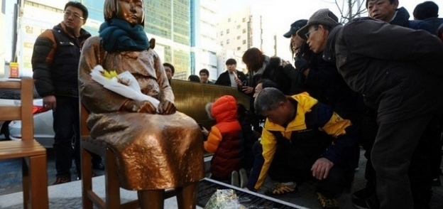 تمثال "نساء المتعة" يوتر العلاقات الكورية اليابانية