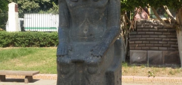 نقل تمثال الملك رمسيس والإله حورس للمتحف المصري الكبير