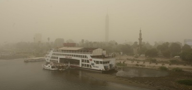 القاهرة تعرضت لعاصفة ترابية