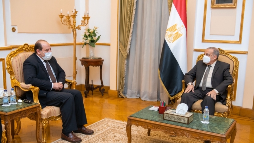 وزير الإنتاج الحربي يستقبل السفير المصري بالنيجر