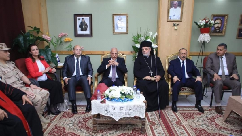 اللواء أحمد راشد محافظ الجيزة يزور مقر الكنيسة الكاثوليكية