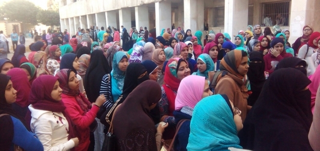 جانب من اعتصام طلاب المعهد الفني الصحي بالإسكندرية