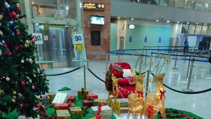 المطارات تتزين لاستقبال السائحين للإحتفال برأس السنة