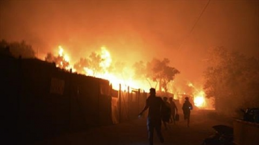 حريق مخيم لاجئين في اليونان
