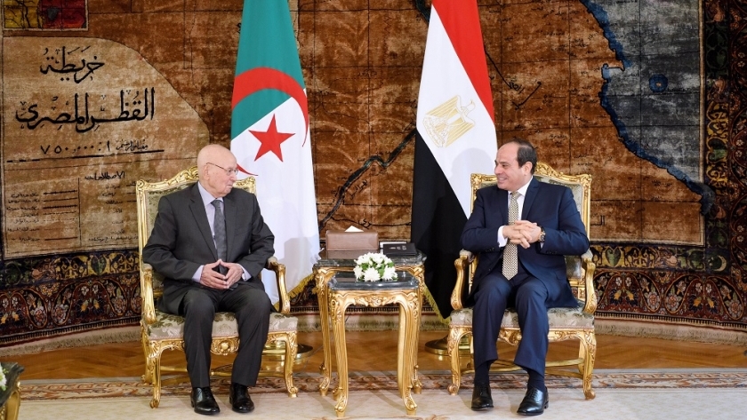 الرئيس السيسي مع الرئيس الجزائري المؤقت