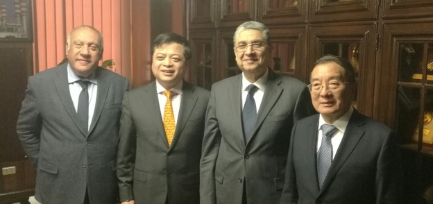وزير الكهرباء يستقبل سفير الصين بالقاهرة