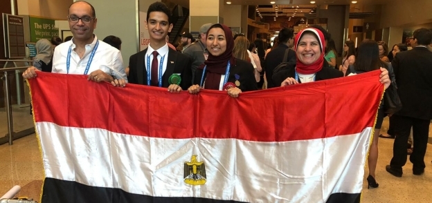 الفريق المصري الفائز بجوائز مسابقة العلوم والهندسة