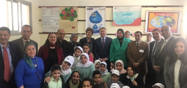 سفير كندا يتفقد مدرسة من مشروع "التعليم فى بيئة آمنة"