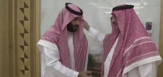 الأمير محمد بن نايف يبايع الأمير محمد بن سلمان