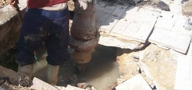 هبوط أرضي بوسط الإسكندرية بسبب كسر مأسورة المياه